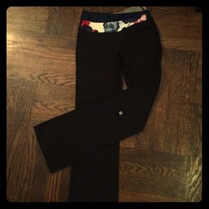 Lululemon yoga pants, blue Shibori pattern.  EUC!